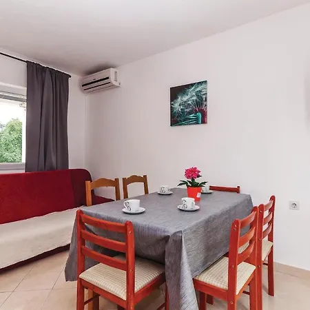 Two-bedroom In Donji Karin * Gornji Karin