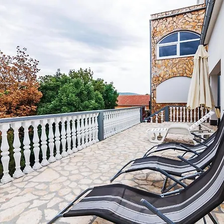 Apartment Two-bedroom In Donji Karin Gornji Karin